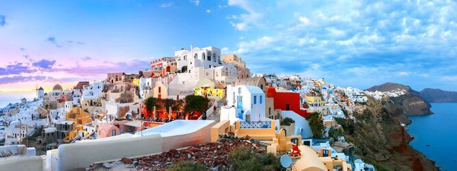 Trip Aktiv Ferienhaus Griechenland - Wer kennt sie nicht, die märchenhaften Bilderbuchfotos von Santorin? Strahlend weiße Häuser mit leuchtend blauen Kuppeln, schmiegen sich an die Hänge der zerklüfteten Steilküste. Für die meisten der Inbegriff von Griechenland, jedoch Griechenland ist mehr – viel mehr! Die beliebtesten Orte für Ferien in Griechenland, locken mit besten Angebote für Hotels und Ferienunterkünfte mit Werbeaktionen, Rabatten, Sonderangebote für Griechenland Urlaub buchen.